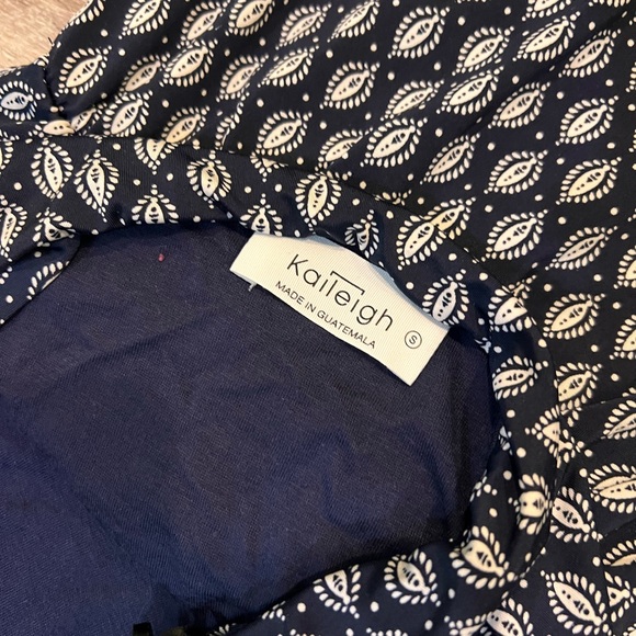 Kaileigh navy and white jumpsuit. Size small - Picture 6 of 7